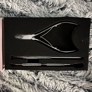 Cuticle cutter